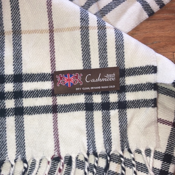 Cashmere Scarf - Picture 2 of 3